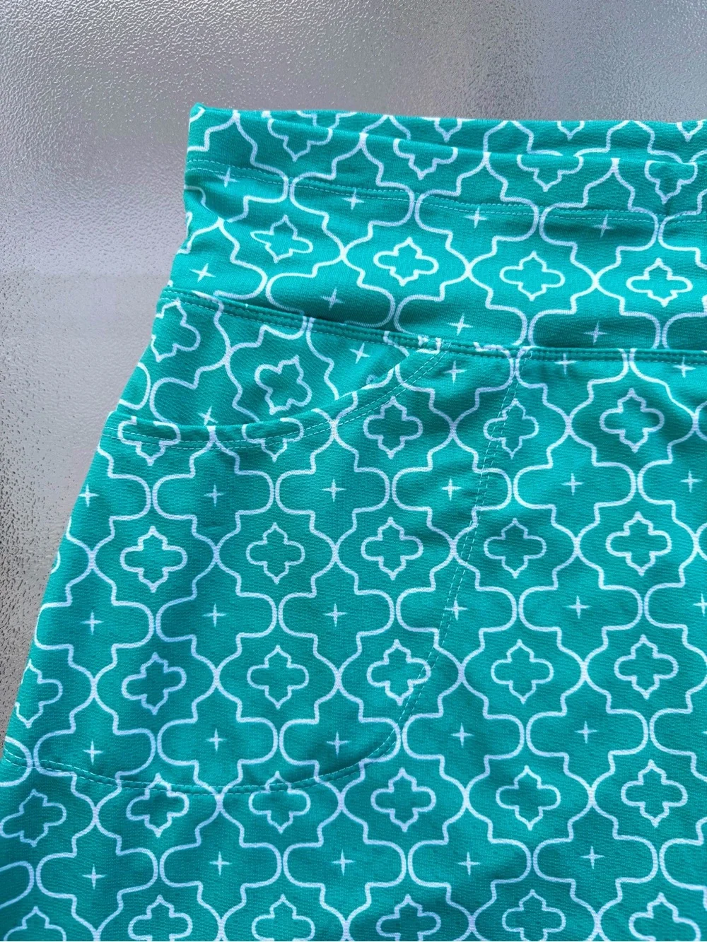 Emerald 18 Turquoise Clover Pattern Activewear Golf Skort ~ Women’s Large